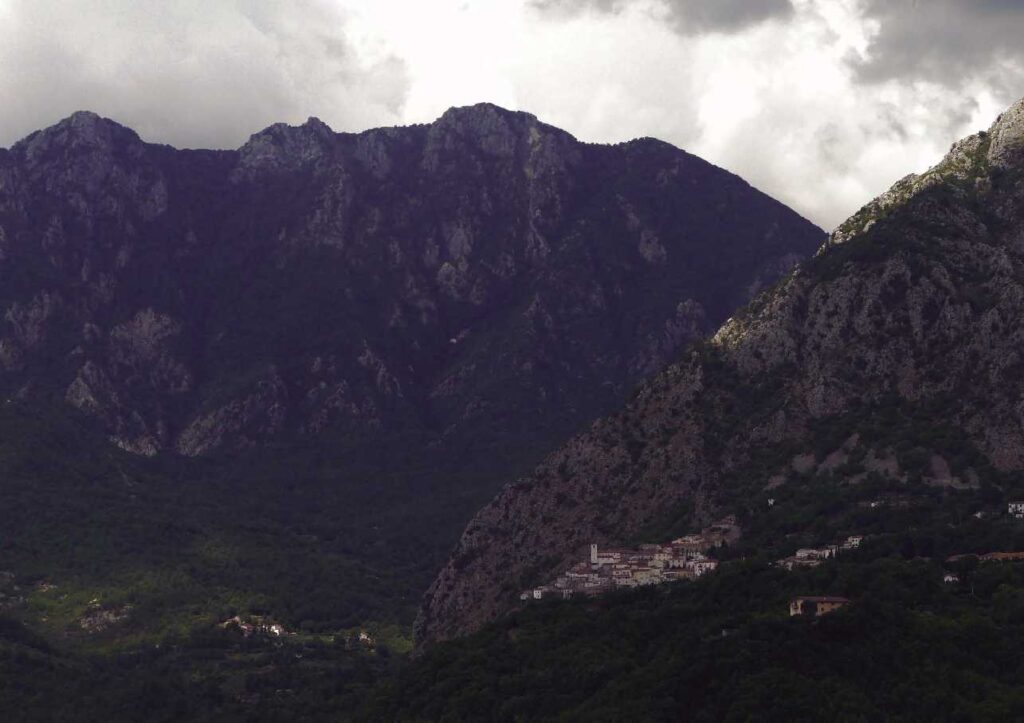 Castelnuovo al Volturno, il borgo incastonato tra le Mainarde