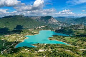 Il Lago di Castel San Vincenzo visto da San Michele rocchetta al volturno molise casita1906 b&b casa vacanze