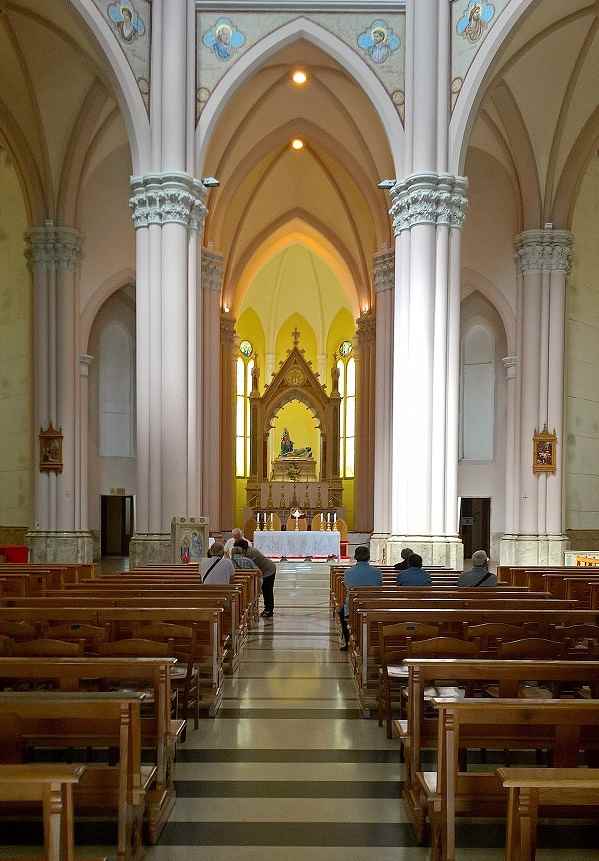 Interni del Santuario di Castelpetroso