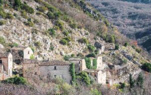 ghost town rocchetta a volturno foto di roman robroek