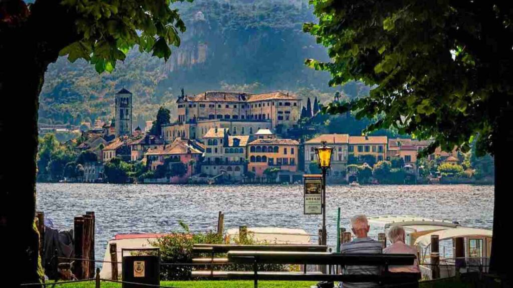 Vista sul Lago d'Orta, definito il più romantico d'Italia